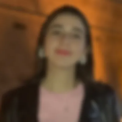 Elif B.
